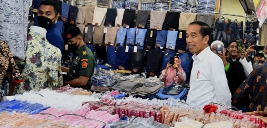 Tinjau Pasar Tanah Abang, Presiden Pastikan Aktivitas Perekonomian Sektor Riil Berjalan Baik